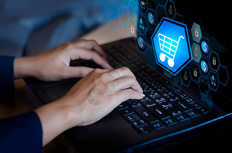 虛擬購物新視界 卡通風(fēng)格數(shù)字手寫墻上的互聯(lián)網(wǎng)購物體驗(yàn)